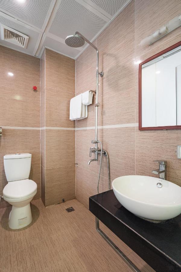 Oyo 210 Saki Hotel Hanoi Bagian luar foto