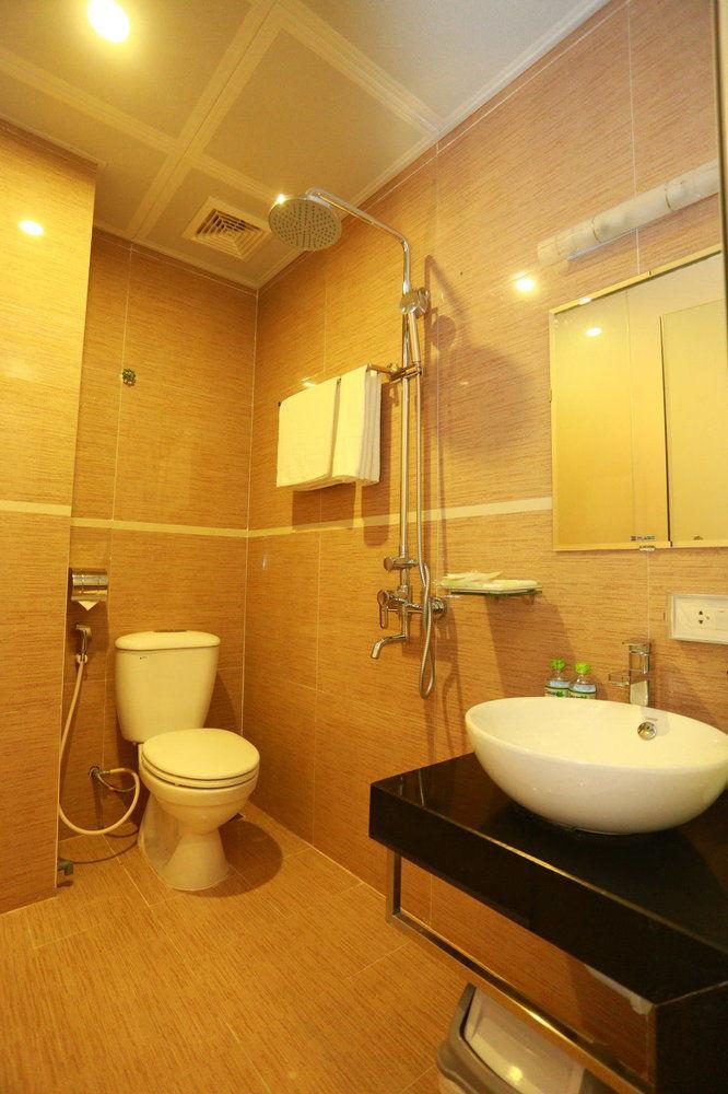 Oyo 210 Saki Hotel Hanoi Bagian luar foto